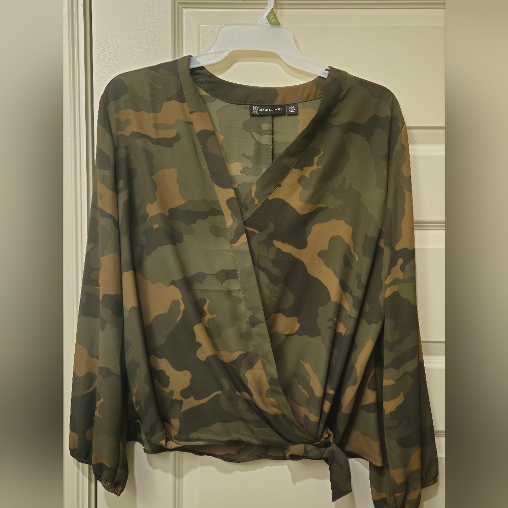 New York & Company Camouflage Wrap Top